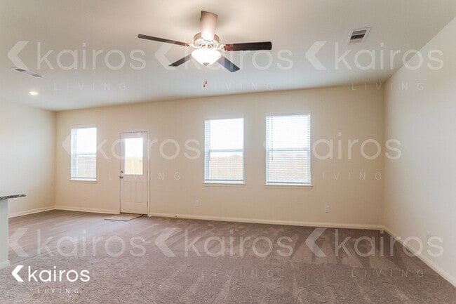 Building Photo - 5518 Sapphire Lagoon Rd