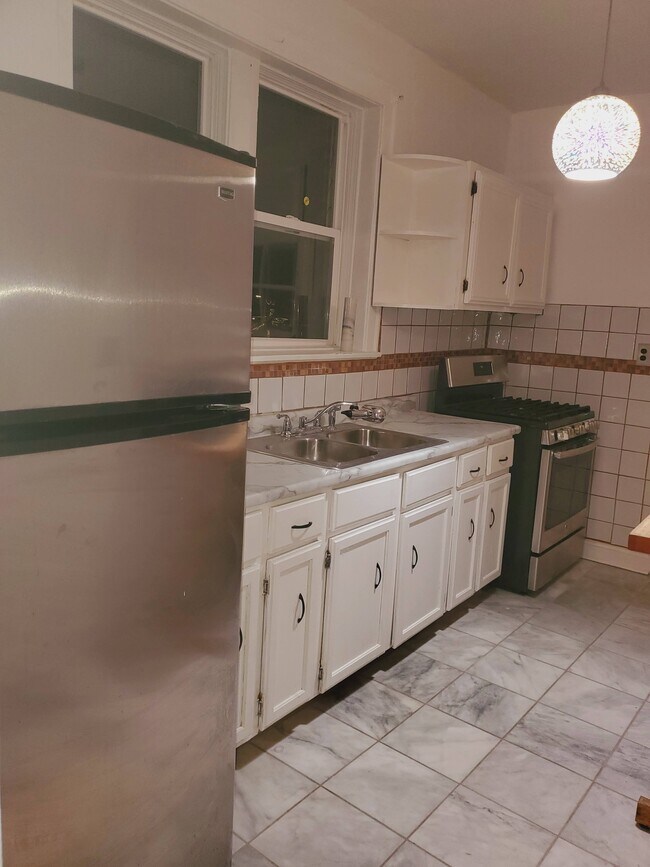 Kitchen - 8819 S Harper Ave