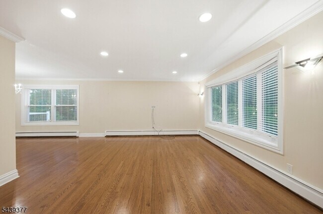 Building Photo - 47 Crossbrook Rd