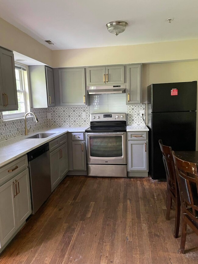 renovated kitchen - 7413 Columbia Ave