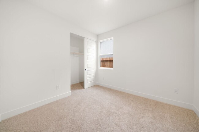 Building Photo - Brand New 4 Bedroom / 2 Bathroom for Lease in Southwest (Panama Ln & Reliance, behind WinCo)- Ava...