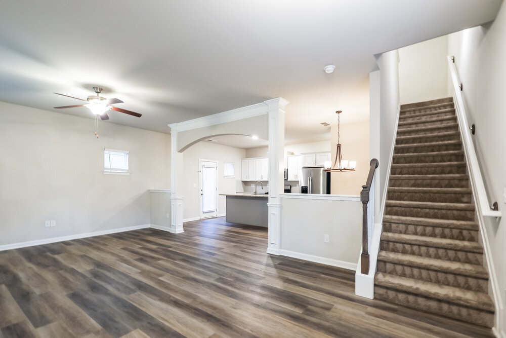 Building Photo - 4 Elm St