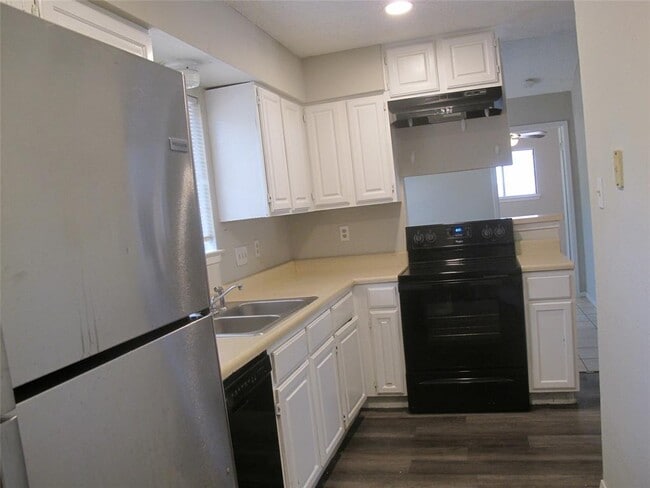 Building Photo - 509 Algerita Dr