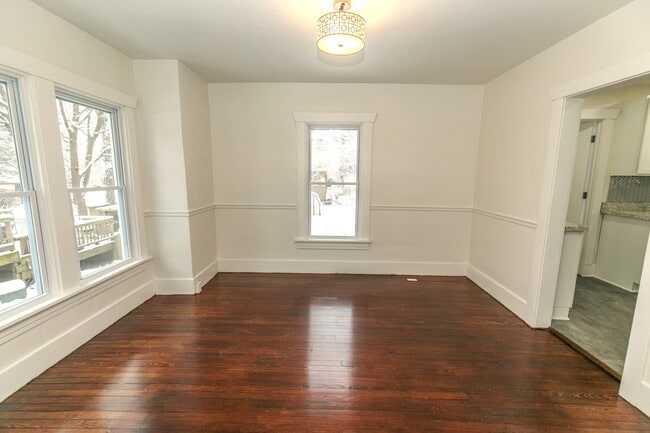 Building Photo - 347 High St