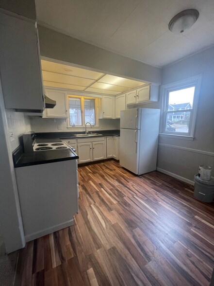 Kitchen - 9 Oak St