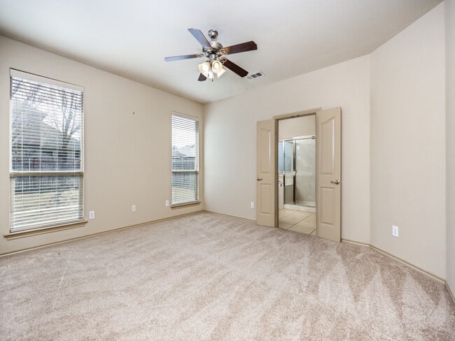 Building Photo - 3229 Hornbeam St