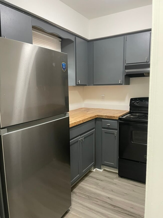 Building Photo - 6909 Glendower Rd