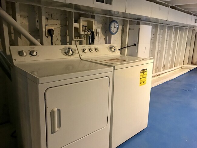 Building Photo - 25 N Montford Ave