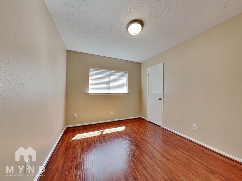 Building Photo - 8111 Valeta Dr