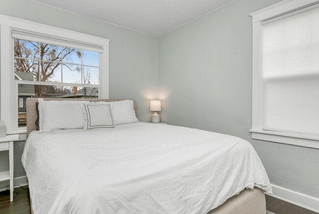 Queen bed. - 2117 W Jefferson St