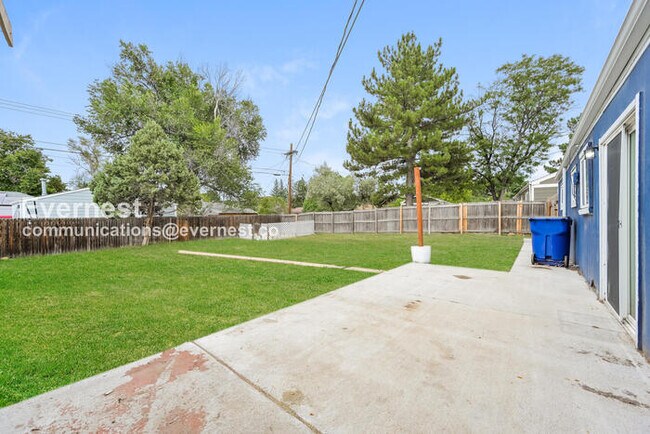 Building Photo - 3 Bed, 2 Bath Home with Fenced Yard / Available Soon!