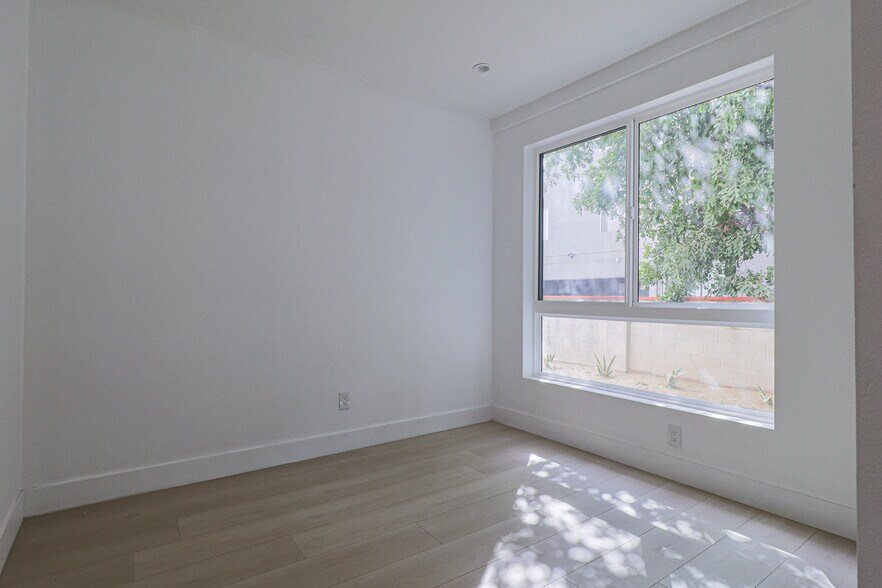 Building Photo - 11810 Gilmore St