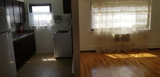 Building Photo - 401 US-22