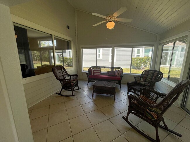 Building Photo - Unfurnished, Long Term Rental in Sun City!