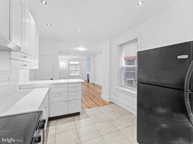 Building Photo - 1618 S 54th St