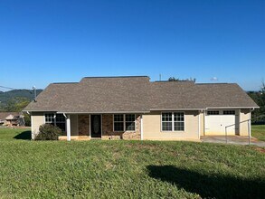 Building Photo - 2-bedroom, 2-bathroom home located in the ...