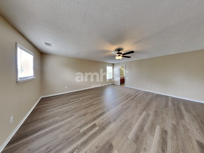 Building Photo - 2793 Sutherland Dr