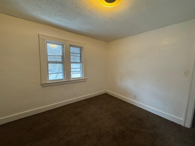 Building Photo - 14925 Mendota St