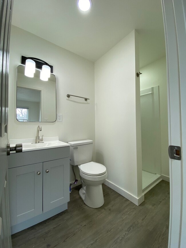 Building Photo - 213 Carroll Dr