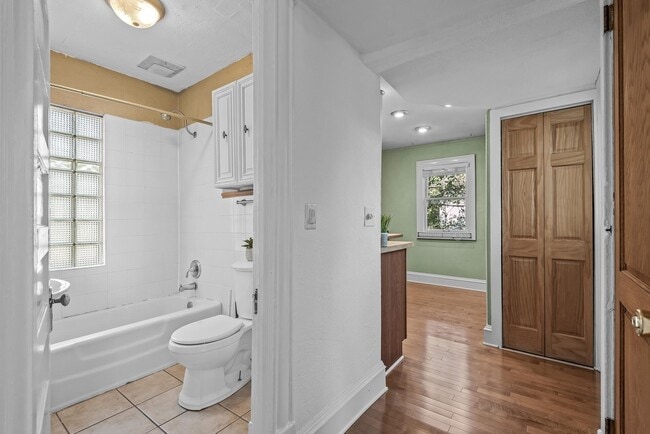 Building Photo - 3301 22nd Ave S