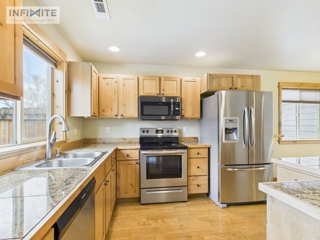 Building Photo - Move In Ready 3 Bedroom!