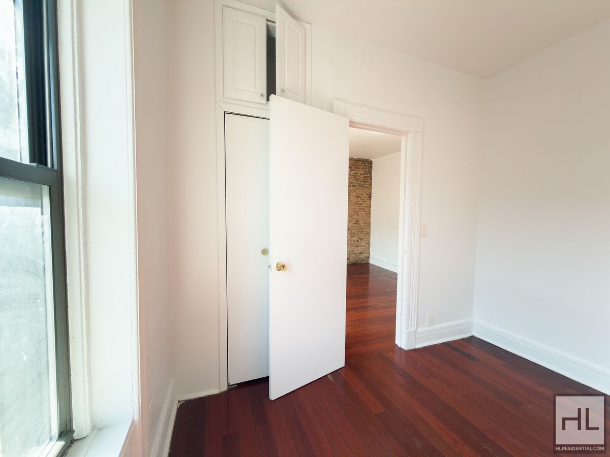 Building Photo - BEDFORD AVENUE 1-Bed / 1-Bath