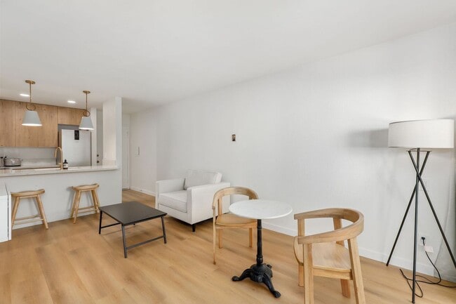 Building Photo - Modern Studio in BayHo - Fully Furnished o...