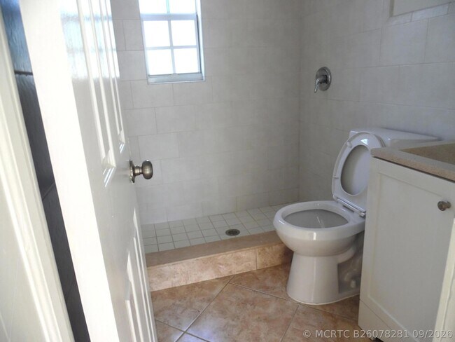 Building Photo - 1205 Mathis St