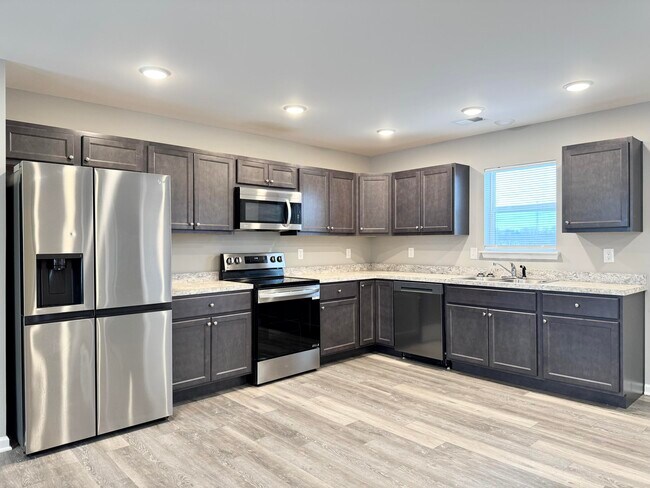 Building Photo - 127 Landry Ln