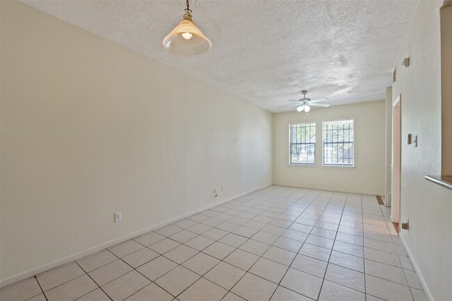 Building Photo - 6827 Dumble St