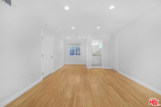 Building Photo - 741 N Las Palmas Ave