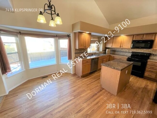 Building Photo - Open Concept 2 Story