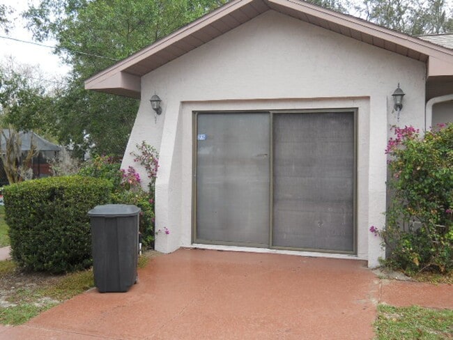 Building Photo - 6247 Spring Hill Dr