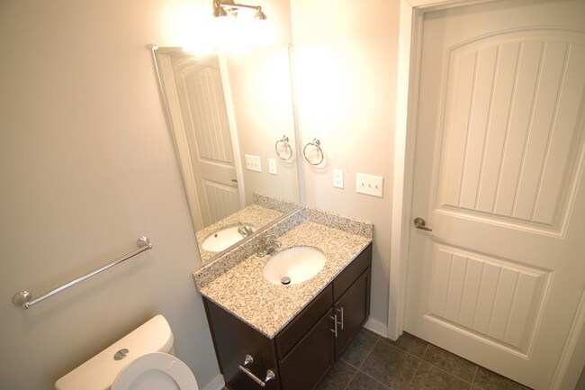 Building Photo - 2 Bedroom in Solo East Condos of Nashville!!