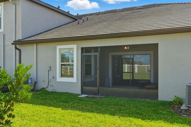 Building Photo - 31524 Golf Dr