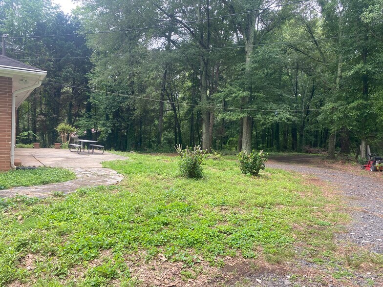 over 2 acres back yard - 851 Rockbridge Rd SW