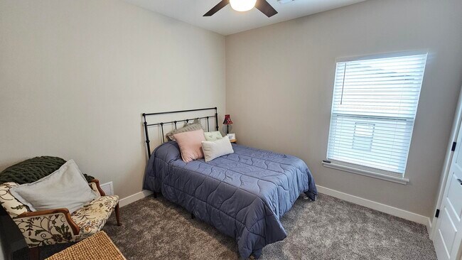 Building Photo - 1327 Autumn Ridge Dr