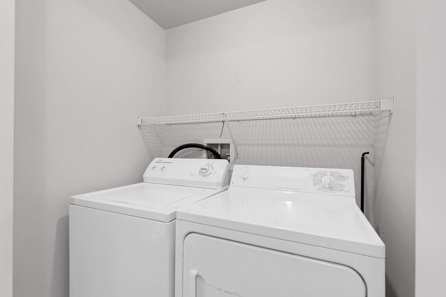 Building Photo - 8475 Pebble Creek Way