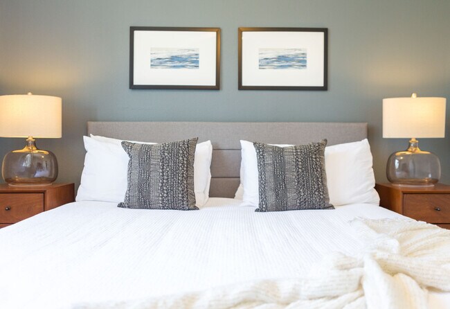 Building Photo - 34807 N 32nd Dr