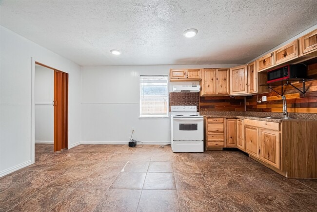 Building Photo - 227 N Austin Dr