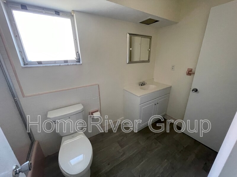 Building Photo - 1433 Covington Cir W