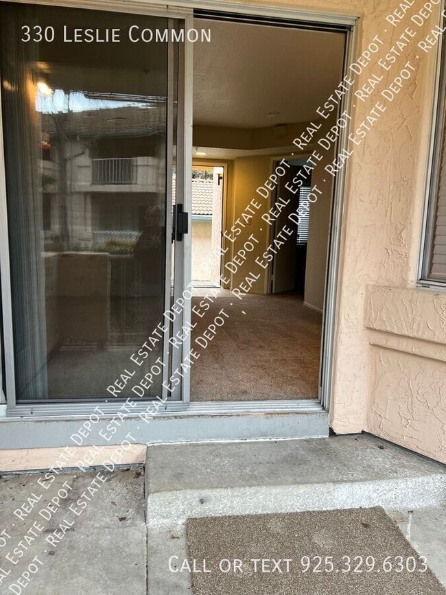 Building Photo - 330 Leslie Common