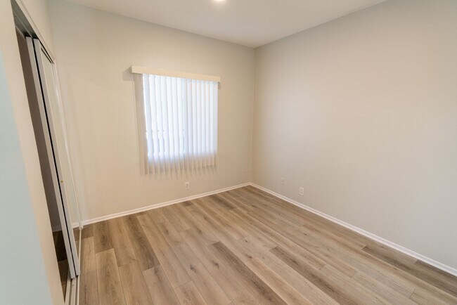 Interior Photo - 14900 Moorpark Street