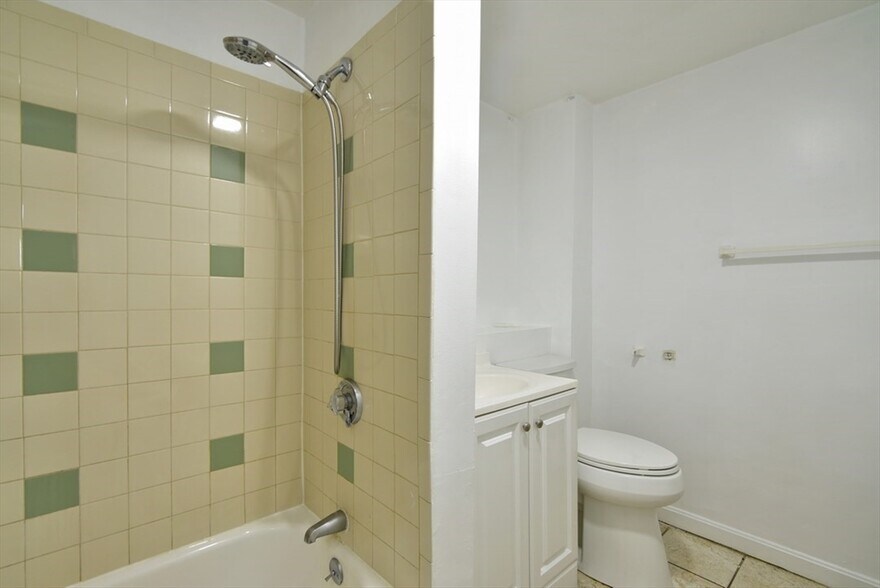 Building Photo - 43 Rosseter St
