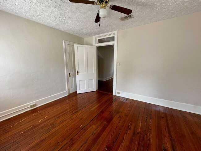 Building Photo - 844 Hickman Rd