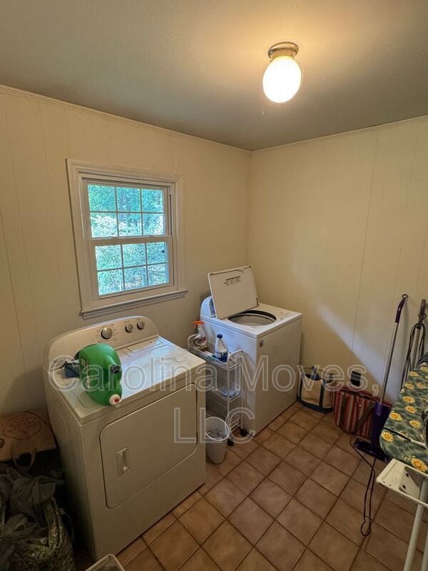 Building Photo - 502 Rosebud Ln