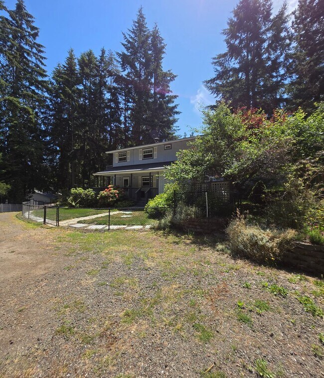 Building Photo - 31 Salal Way