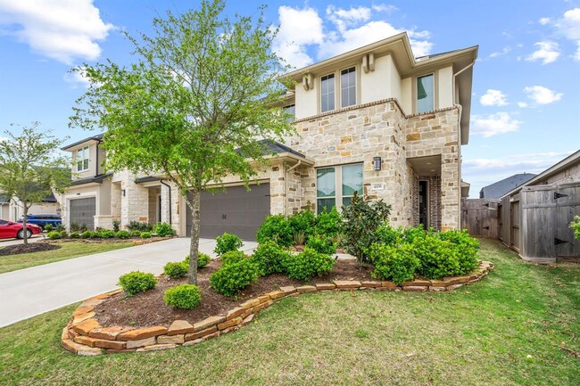 Building Photo - 4106 Sherman Oak Ln