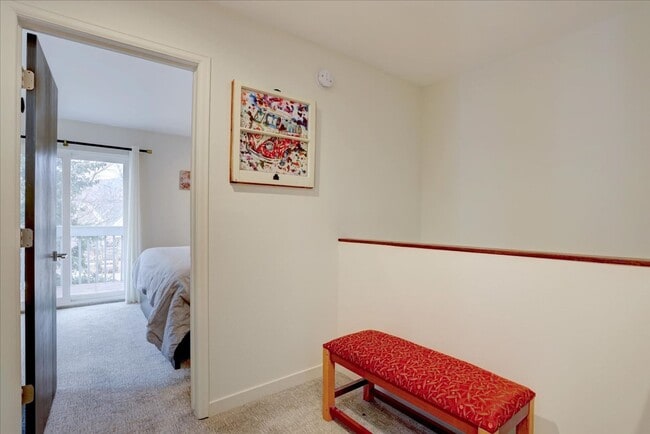 Building Photo - Stunning Remodeled Townhome in North Boulder