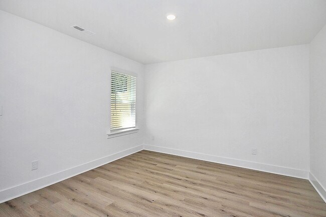 Full bedroom - first floor - 2613 Dr Carver Rd